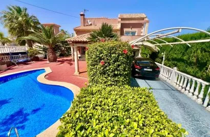 Villa de 3 chambres à Torrevieja, Spain No. 120