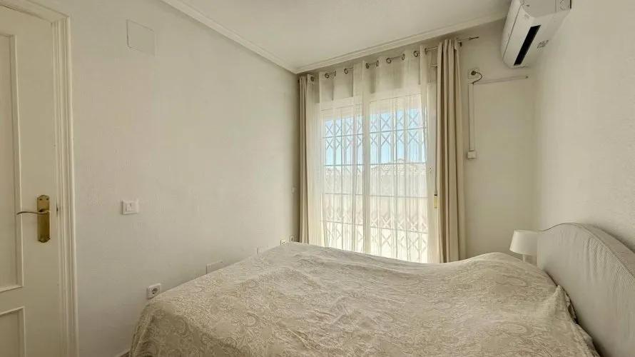 Villa de 4 chambres à Playa Flamenca II, Spain No. 169 № 23