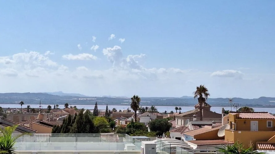 Villa de 106m² à Torrevieja, Spain No. 1284 № 4
