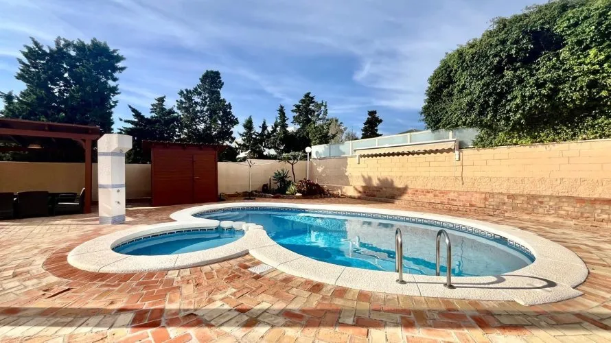 Villa de 4 chambres à Torrevieja, Spain No. 229 № 2
