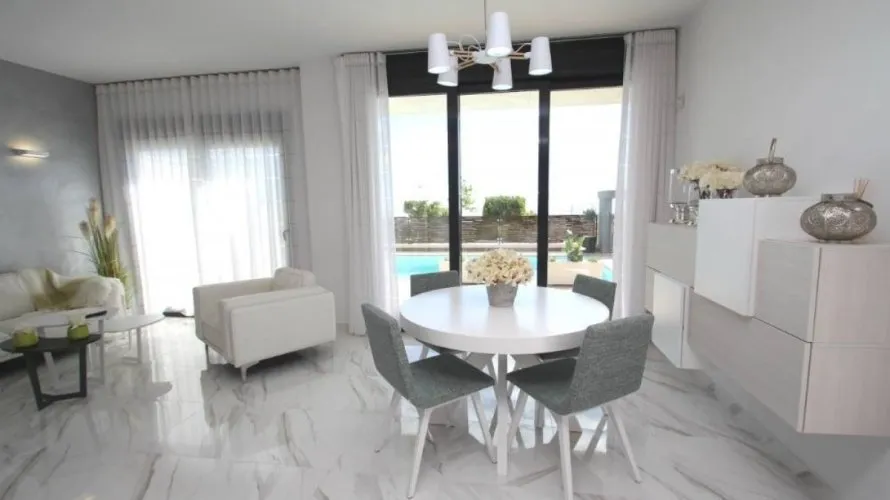 Villa de 168m² à Campoamor, Spain No. 248 № 1