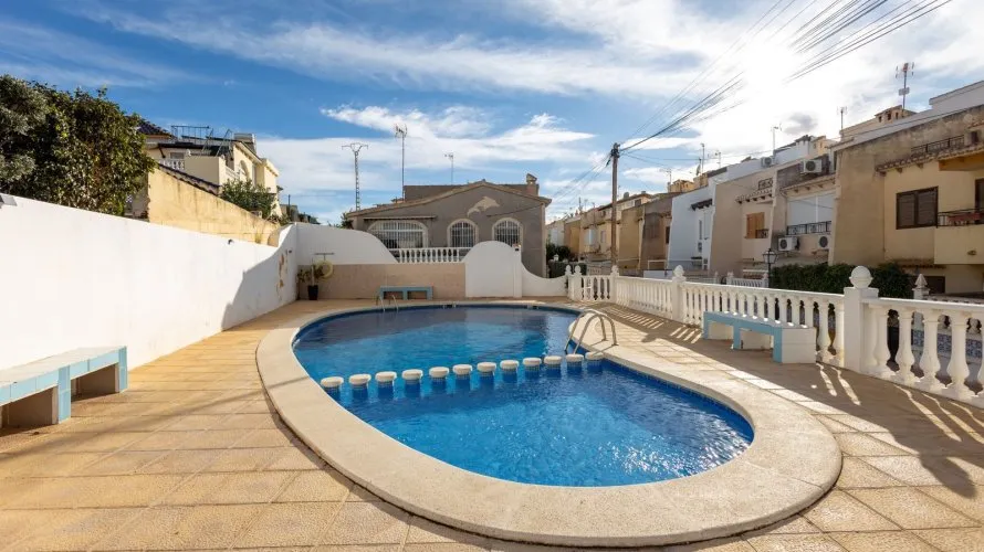 House de 78m² à Torrevieja, Spain No. 1966 № 2