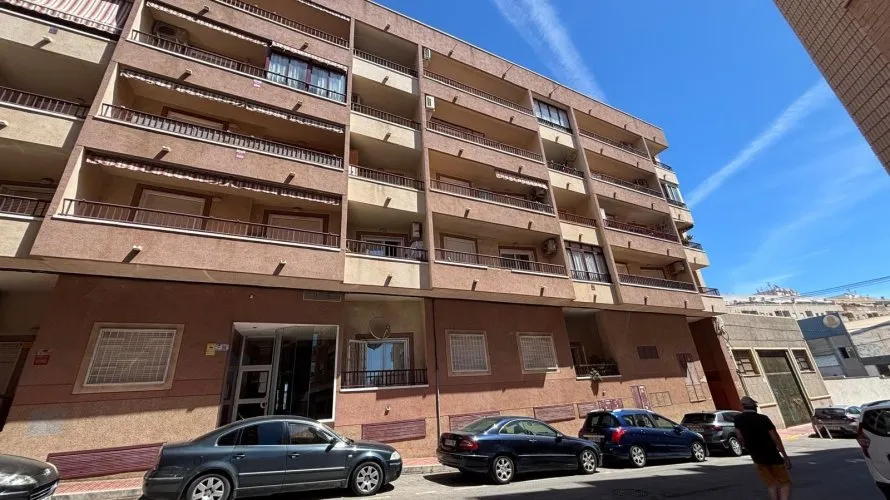 Apartment de 2 chambres à Torrevieja, Spain No. 2200