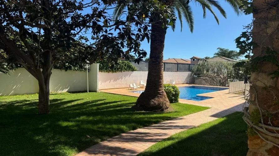 Villa de 4 chambres à Riba-roja de Turia, Spain No. 1936 № 2