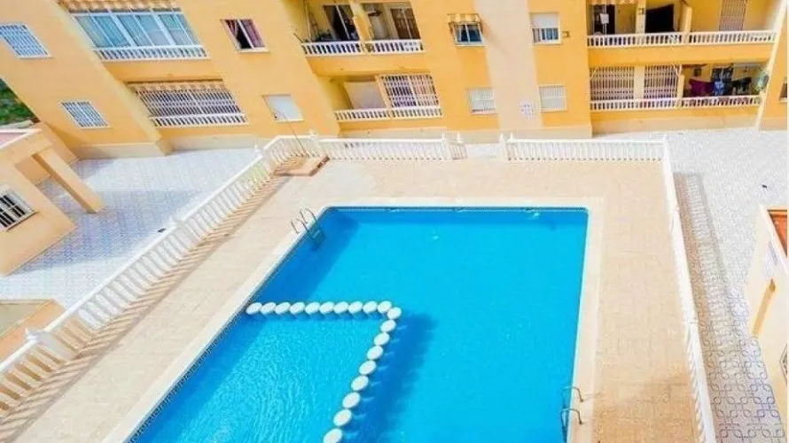 Apartment de 2 chambres à Torrevieja, Spain No. 2235