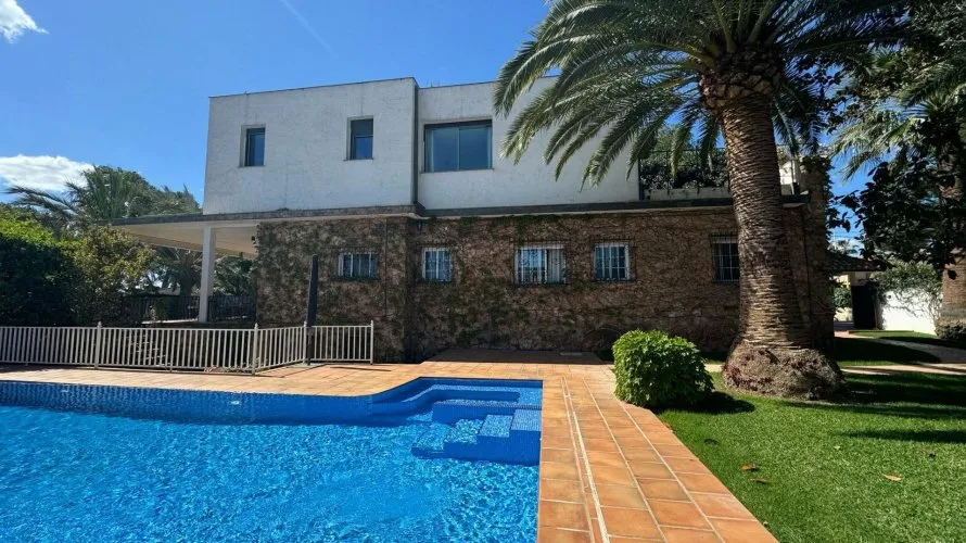 Villa de 4 chambres à Riba-roja de Turia, Spain No. 1936