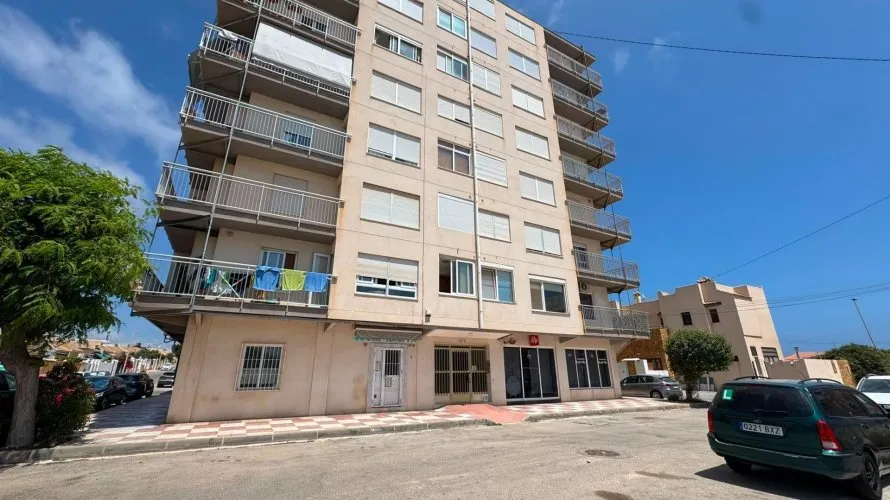 Apartment de 2 chambres à Torrevieja, Spain No. 2408
