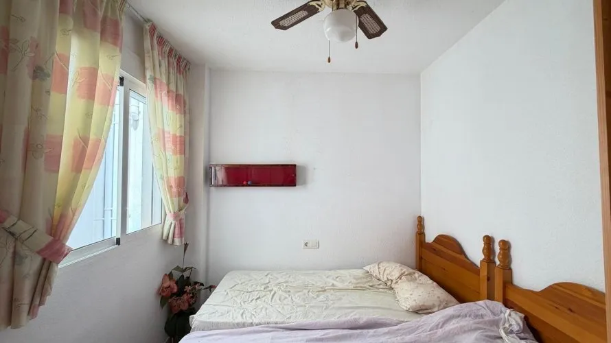 Apartment de 2 chambres à Torrevieja, Spain No. 2402