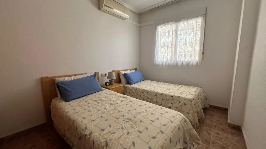 Apartment de 2 chambres à Torrevieja, Spain No. 2529