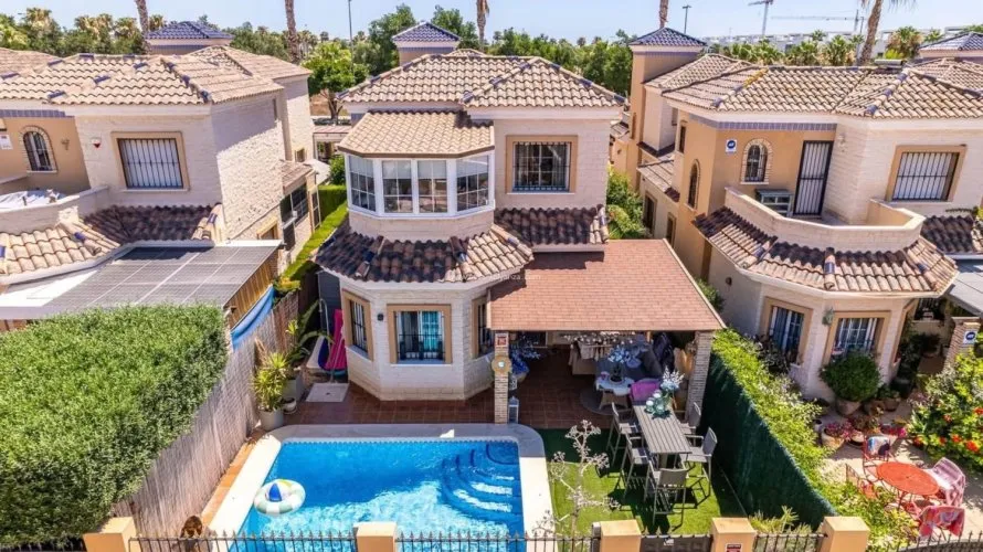 Villa de 3 chambres à Guardamar del Segura, Spain No. 2674 № 3