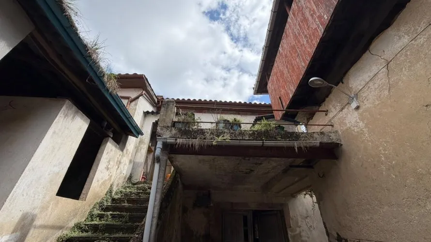 House de 5 chambres à Salas, Spain No. 2633 № 22