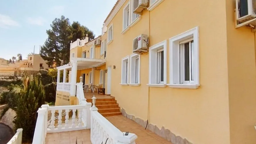 Вилла с 8 спальнями в Маривилла, Испания №408 № 1