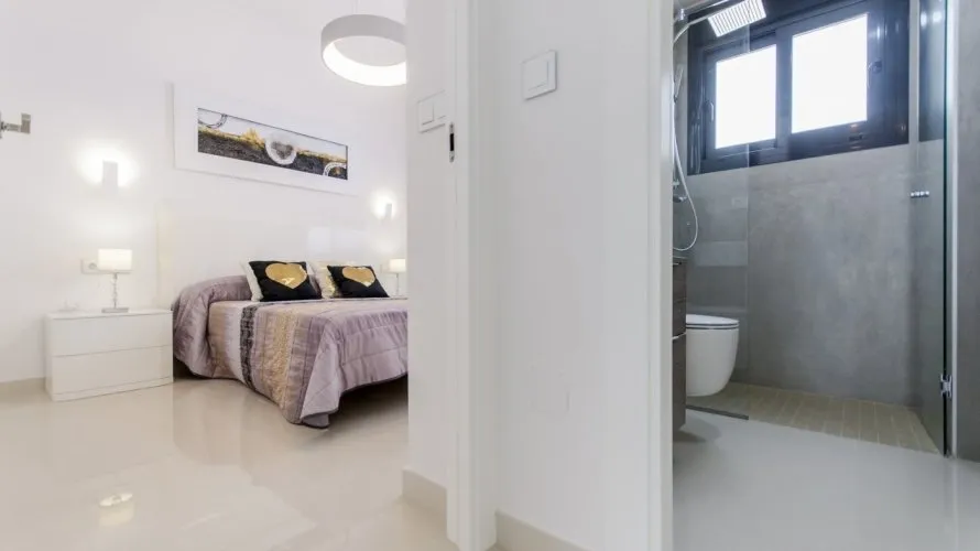 4 bedrooms villa for sale, San Miguel de Salinas, Spain No. 396 № 9