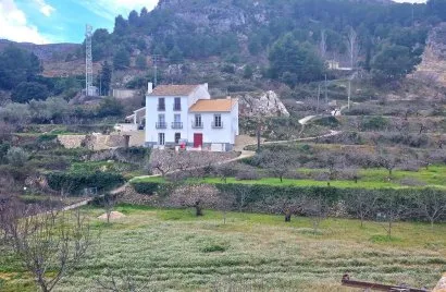 7 bedrooms house for sale, Guadalest, Spain No. 1199