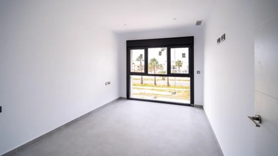 3 bedrooms villa for sale, Torrevieja, Spain No. 409 № 11