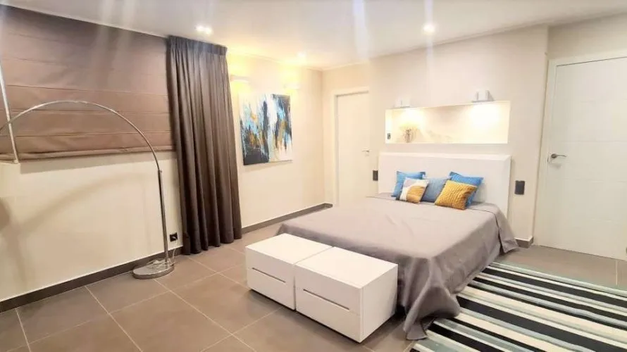 5 bedrooms villa for sale, Calpe, Spain No. 361 № 1