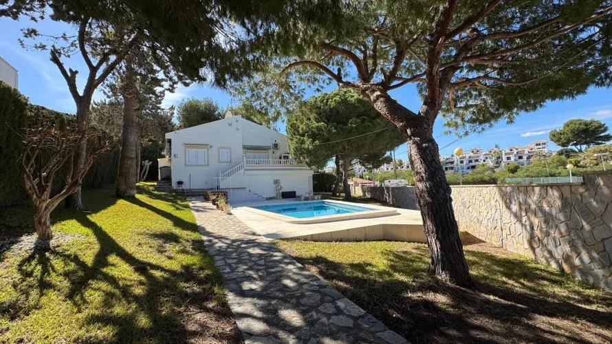 3 bedrooms villa for sale, Cabo Roig, Spain No. 106 № 6
