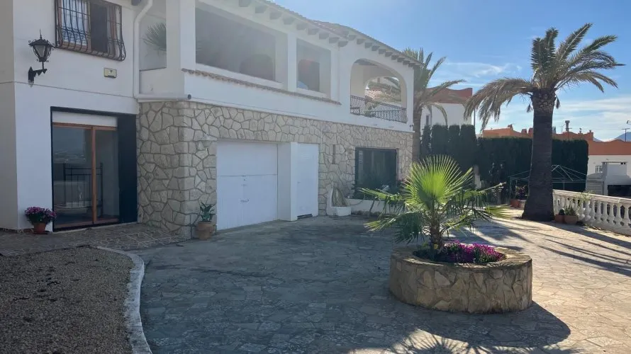 4 bedrooms villa for sale, Albir, Spain No. 586 № 2