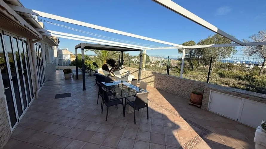 4 bedrooms villa for sale, Villamartin, Spain No. 1097 № 1