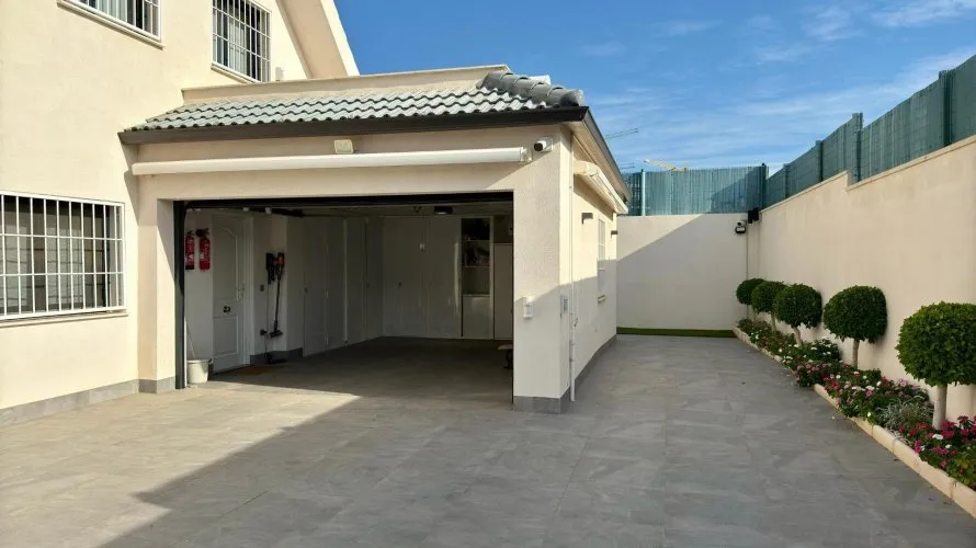 5 bedrooms villa for sale, San Juan, Spain No. 669 № 13