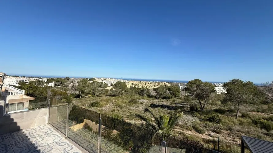 4 bedrooms villa for sale, Villamartin, Spain No. 1097