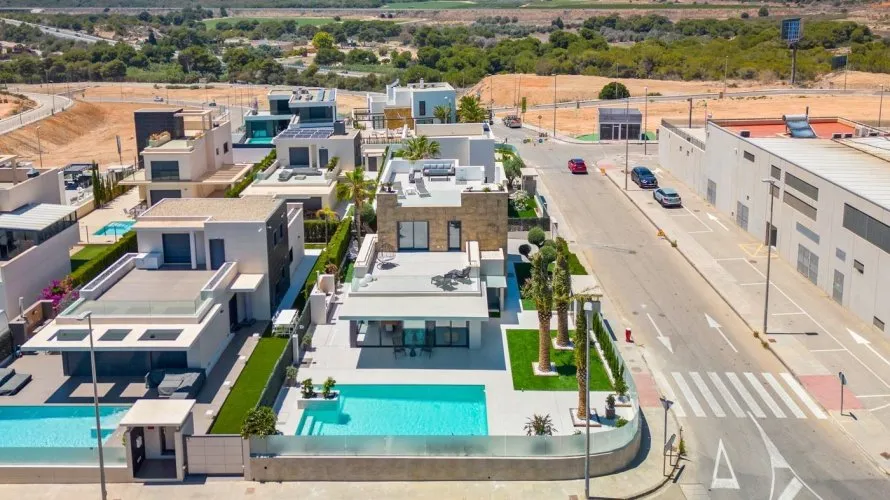 4 bedrooms villa for sale, Campoamor, Spain No. 662 № 7
