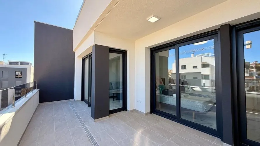 2 bedrooms penthouse for sale, Torrevieja, Spain No. 1001 № 1