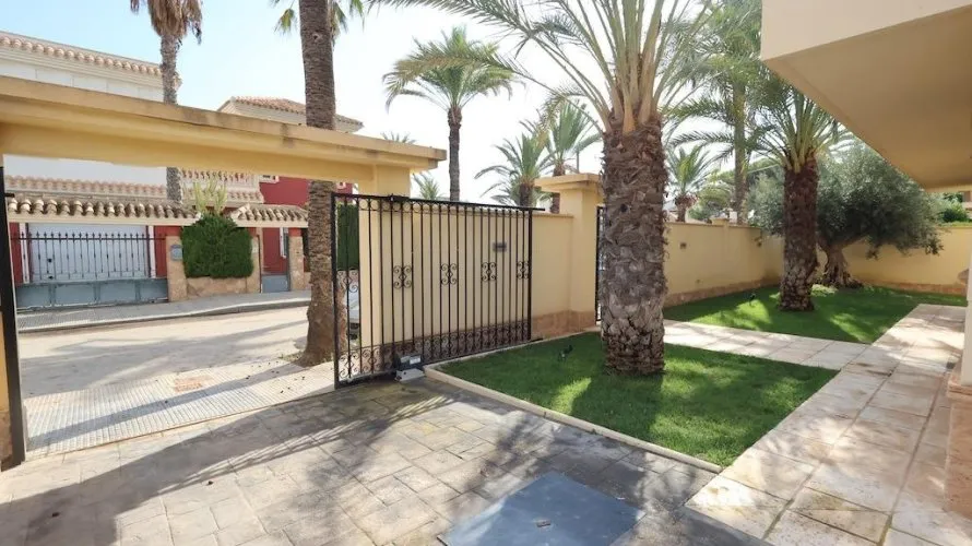 4 bedrooms apartment for sale, Cabo Roig, Spain No. 846