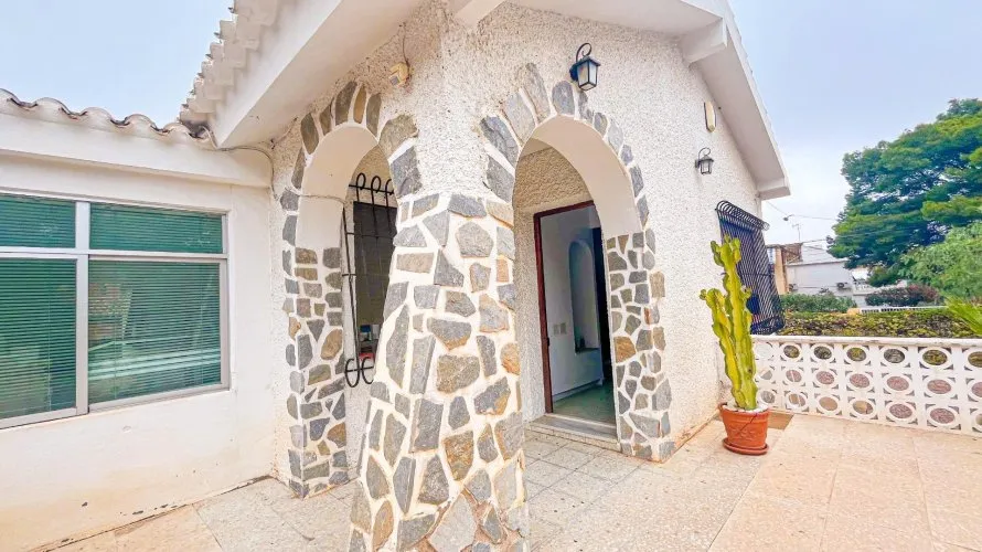 3 bedrooms villa for sale, Los Balcones, Spain No. 629 № 1