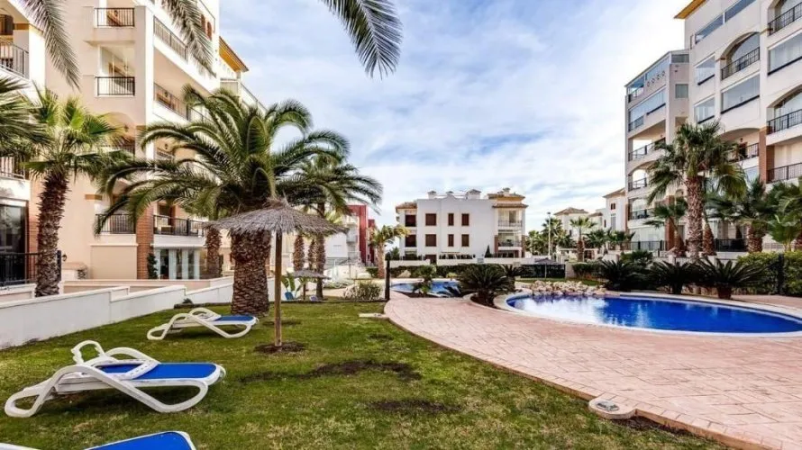 3 bedrooms apartment for sale, Guardamar del Segura, Spain No. 633 № 2