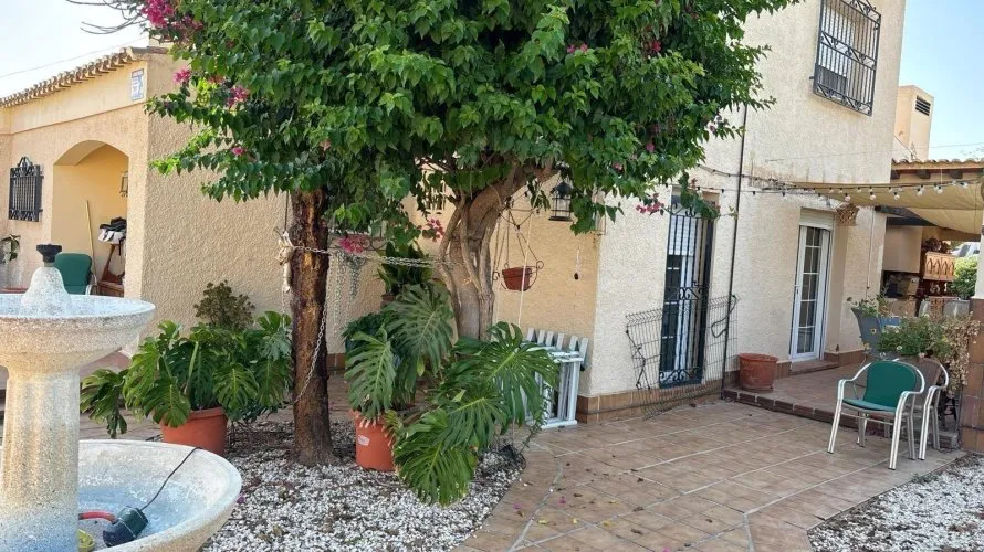 4 bedrooms villa for sale, Torrevieja, Spain No. 730 № 1