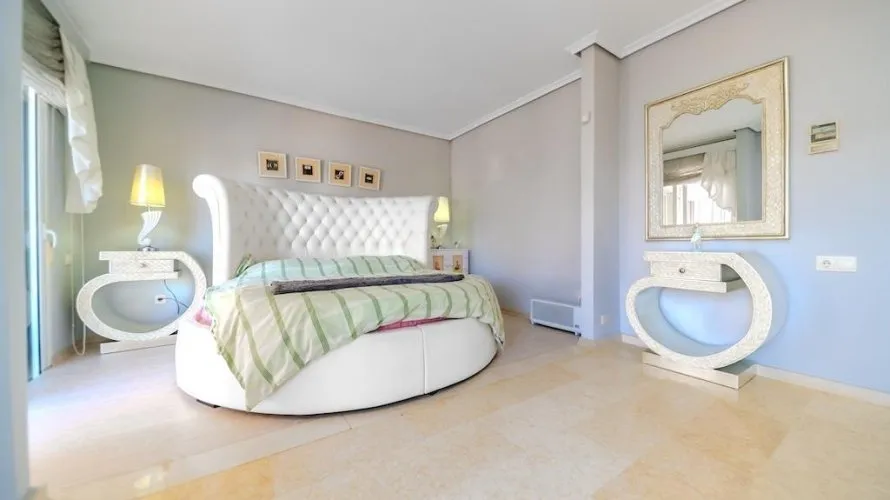 5 bedrooms villa for sale, Torrevieja, Spain No. 734 № 13