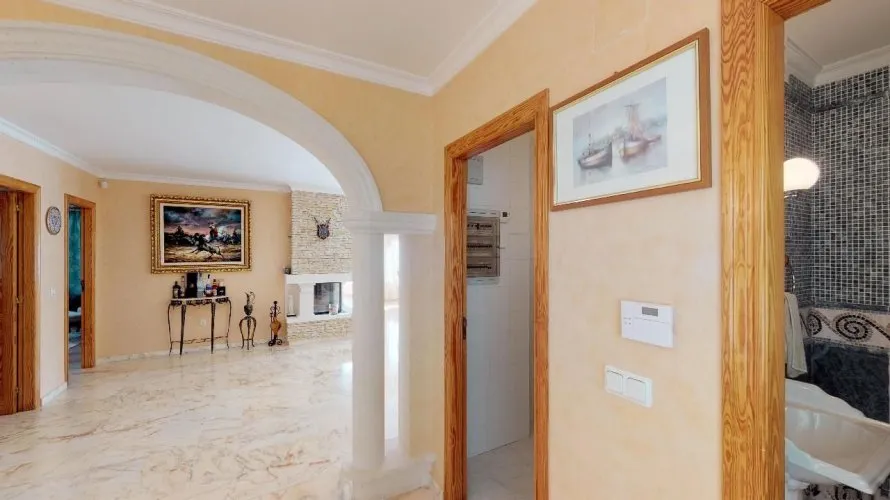 7 bedrooms villa for sale, Maryvilla, Spain No. 397 № 10