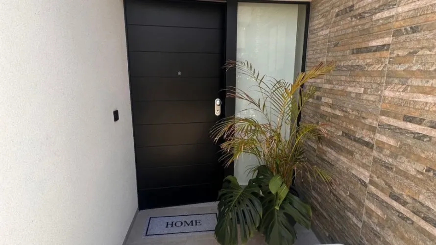 4 bedrooms villa for sale, Algorfa, Spain No. 978