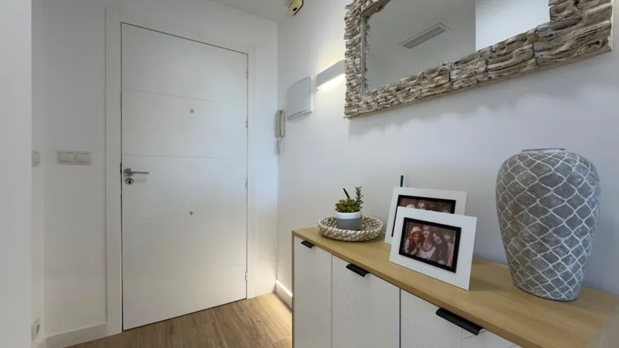 3 bedrooms apartment for sale, Torrevieja, Spain No. 231 № 2