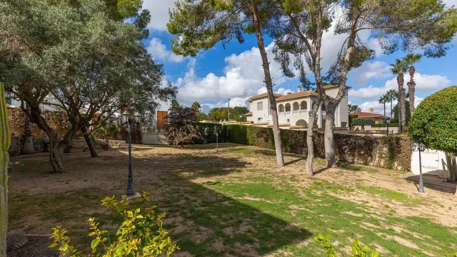 5 bedrooms villa for sale, Campoamor, Spain No. 1017 № 9