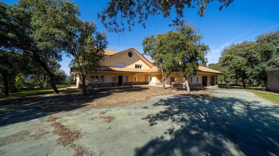 8 bedrooms house for sale, Colmenarejo, Spain No. 1396 № 2