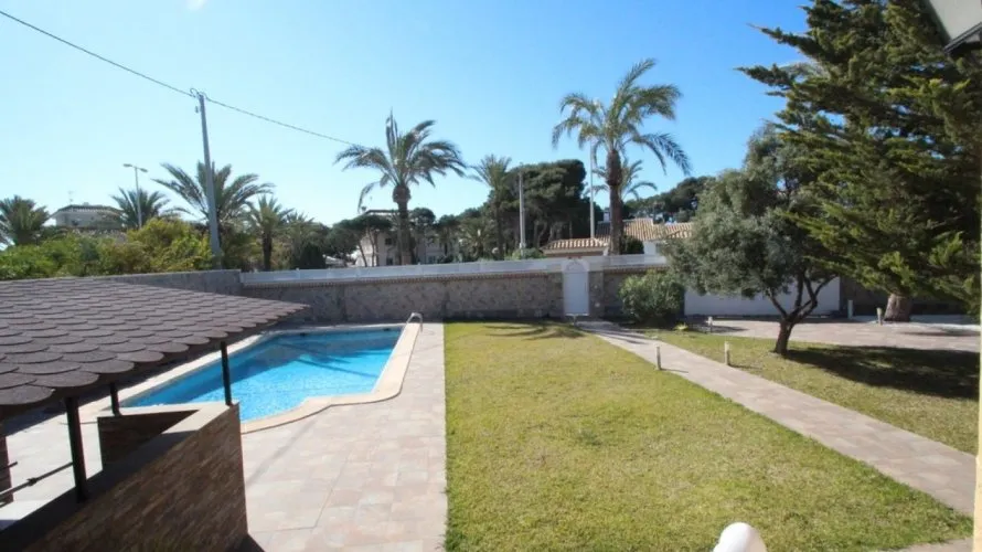5 bedrooms villa for sale, Cabo Roig, Spain No. 563 № 22