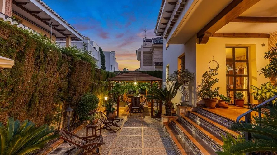6 bedrooms villa for sale, La Veleta, Spain No. 1015 № 17