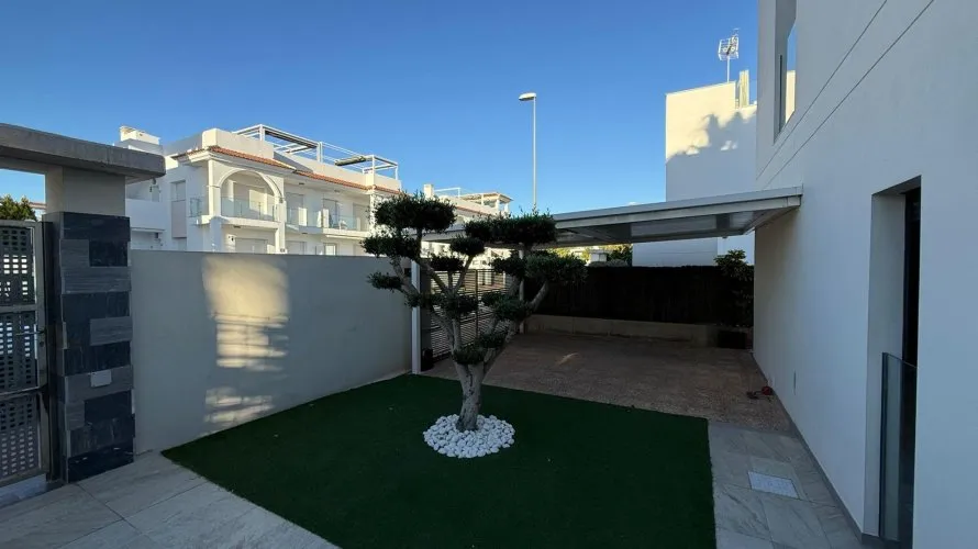 3 bedrooms villa for sale, Ciudad Quesada, Spain No. 901 № 10