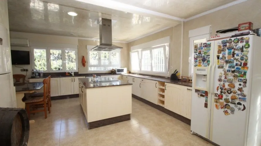 5 bedrooms villa for sale, Cabo Roig, Spain No. 563 № 10
