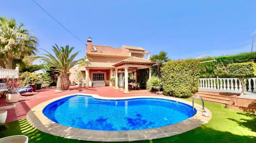 3 bedrooms villa for sale, Torrevieja, Spain No. 120