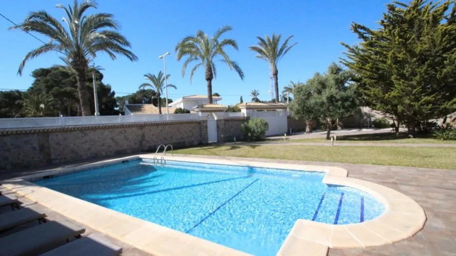 5 bedrooms villa for sale, Cabo Roig, Spain No. 563 № 1