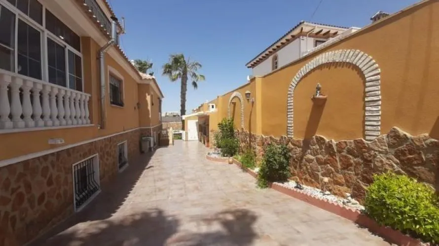 283m² apartment for sale, Torrevieja, Spain No. 619 № 26