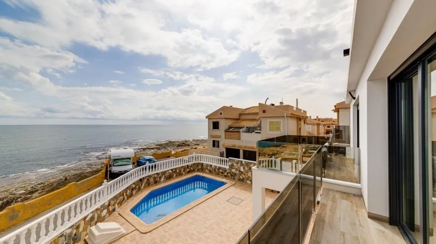 210m² villa for sale, Torrevieja, Spain No. 720 № 2