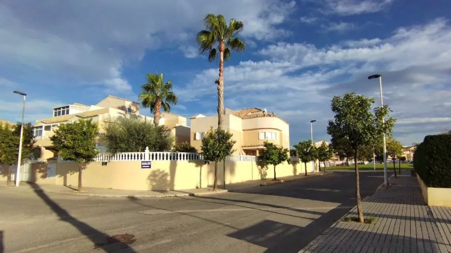 6 bedrooms apartment for sale, Torrevieja, Spain No. 842 № 24