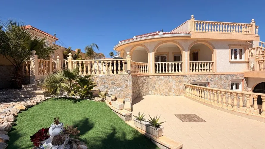5 bedrooms villa for sale, Ciudad Quesada, Spain No. 1082