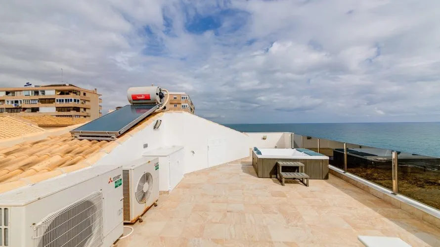 210m² villa for sale, Torrevieja, Spain No. 720 № 1