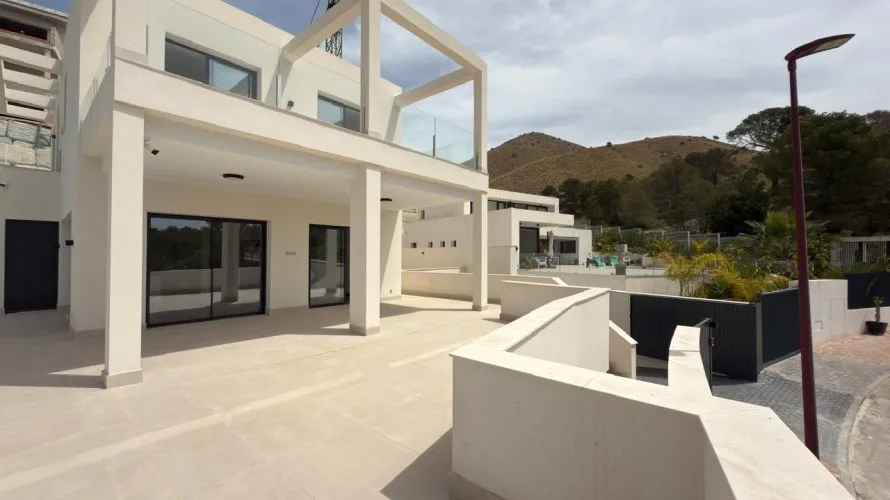 7 bedrooms villa for sale, Finestrat, Spain No. 122 № 1