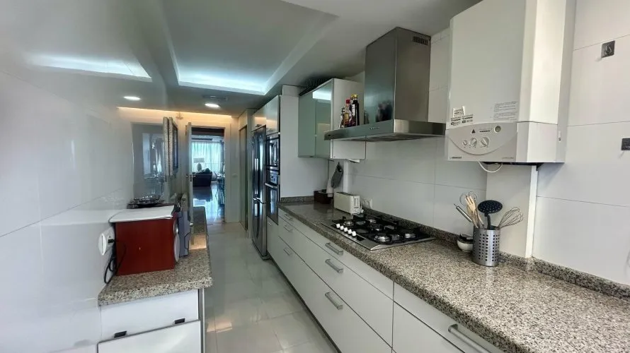 3 bedrooms apartment for sale, Benidorm, Spain No. 695 № 2